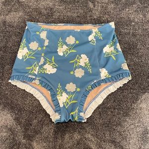 Kortni Jeane blue floral bottoms